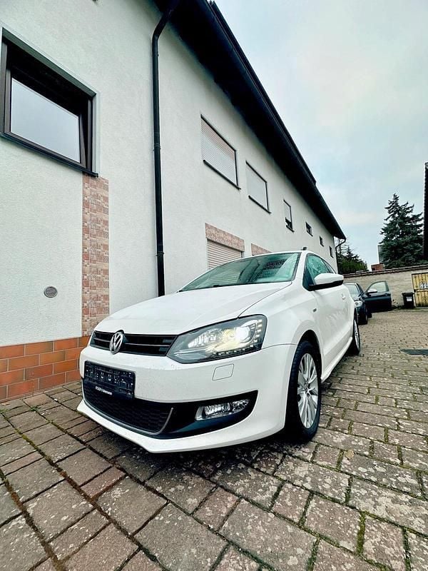 Weiß Gebraucht 2013 VW Polo Life Kleinwagen | 7.999 € (Fairer Preis) - Bild 1/4