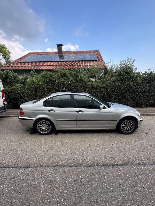 Silber Gebraucht 2003 BMW 320 Limousine | 2.349 € (Superpreis) - Bild 1/4
