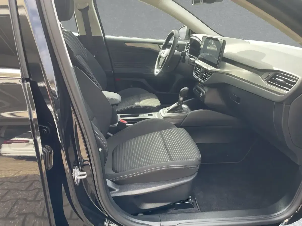Second-hand Ford Focus Titanium 155 CP (114 kW) 2024 Negru Berlinǎ