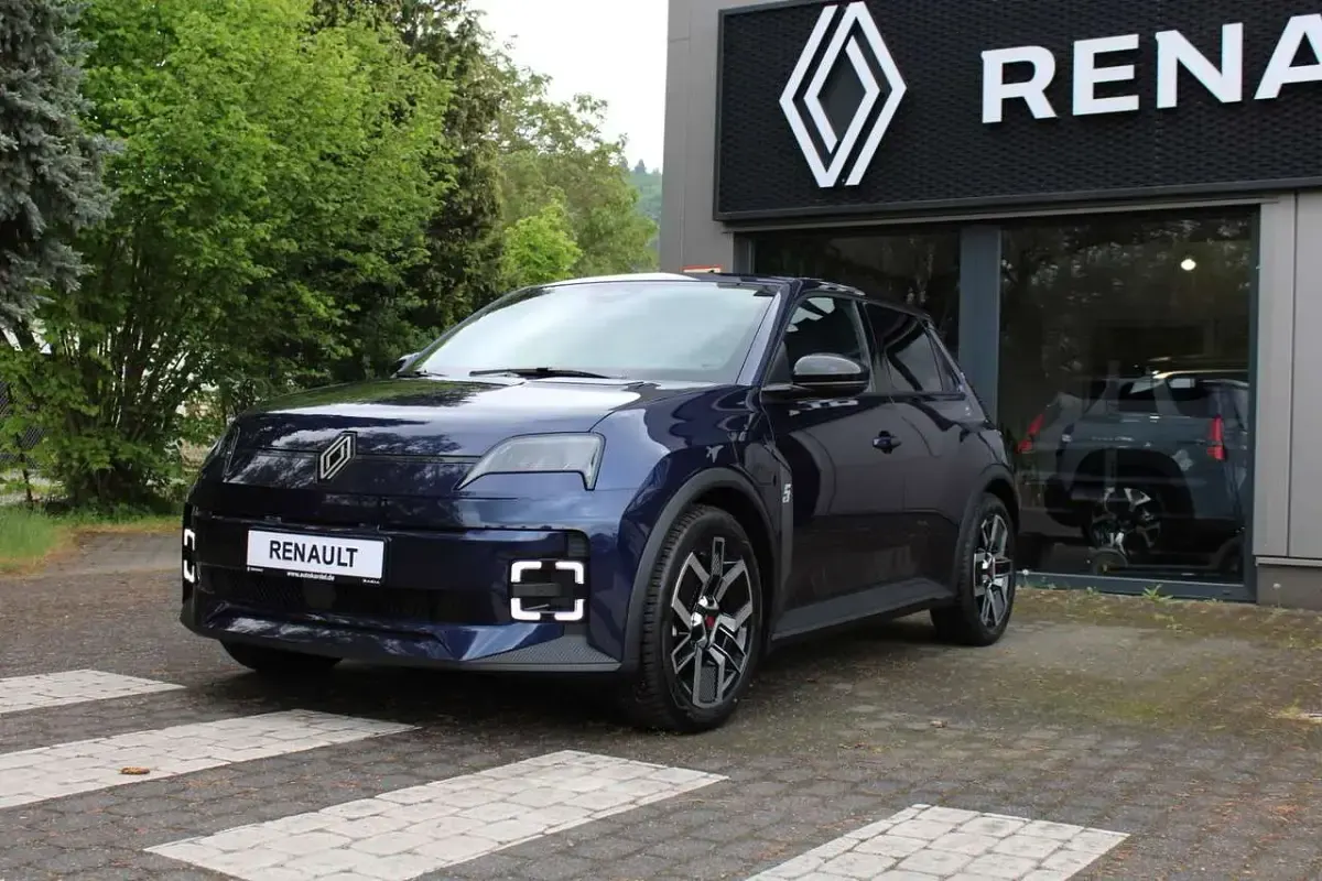 Neu Renault 5 E-Tech Komfort 110 kW (150 PS) 2026 Nachtblau metallic Limousine