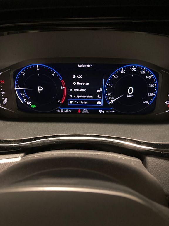 Second-hand VW Multivan 204 CP (150 kW) 2022 Roșu Monovolum