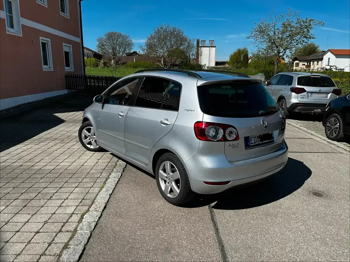 Gebraucht VW Golf VI Team 105 PS (77 kW) 2010 Silber Kleinwagen