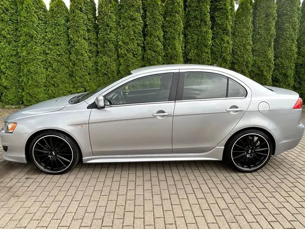 Gebraucht Mitsubishi Lancer Invite 143 PS (105 kW) 2010 Silber Limousine