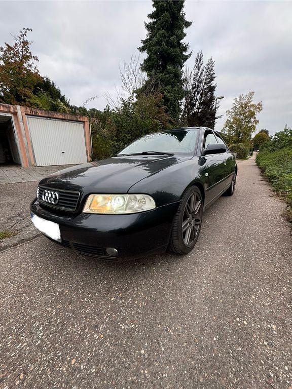 Grau Gebraucht 1999 Audi A4 Performance Limousine | 3.000 € - Bild 1/4