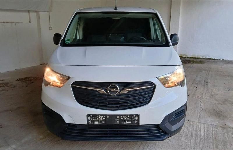 Gebraucht Opel Combo 102 PS (75 kW) 2022 Lackierung weiss icy/typ ausse Van / Kleinbus