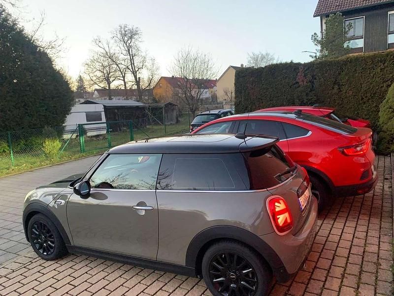 Gebraucht Mini Cooper 136 PS (100 kW) 2018 Emerald grey metallic Kleinwagen