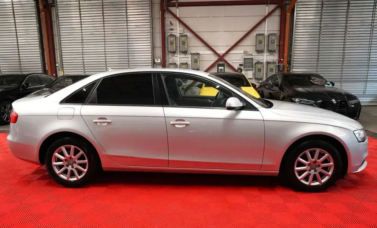 Używany Audi A4 Attraction 224 KM (164 kW) 2014 Srebrny Sedan/Limuzyna