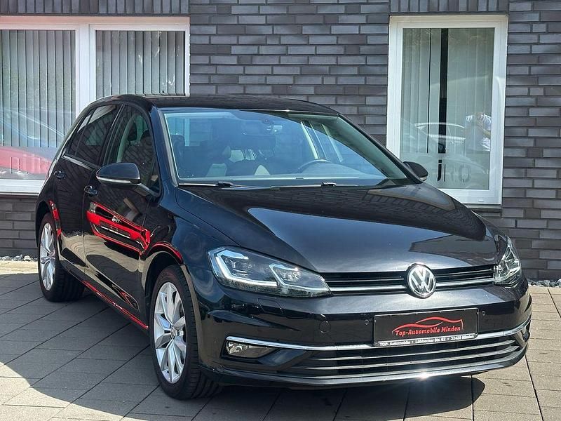 Schwarz Gebraucht 2017 VW Golf VII Highline Limousine | 16.399 € (Fairer Preis) - Bild 1/4