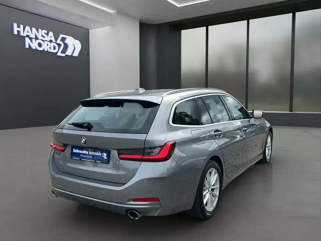 Gebraucht BMW 330 Comfort Edition 286 PS (210 kW) 2023 Grau / skyscraper grau (metallic) Kombi