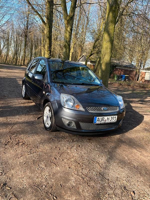 Grau Gebraucht 2008 Ford Fiesta Kleinwagen | 2.400 € (Fairer Preis) - Bild 1/4