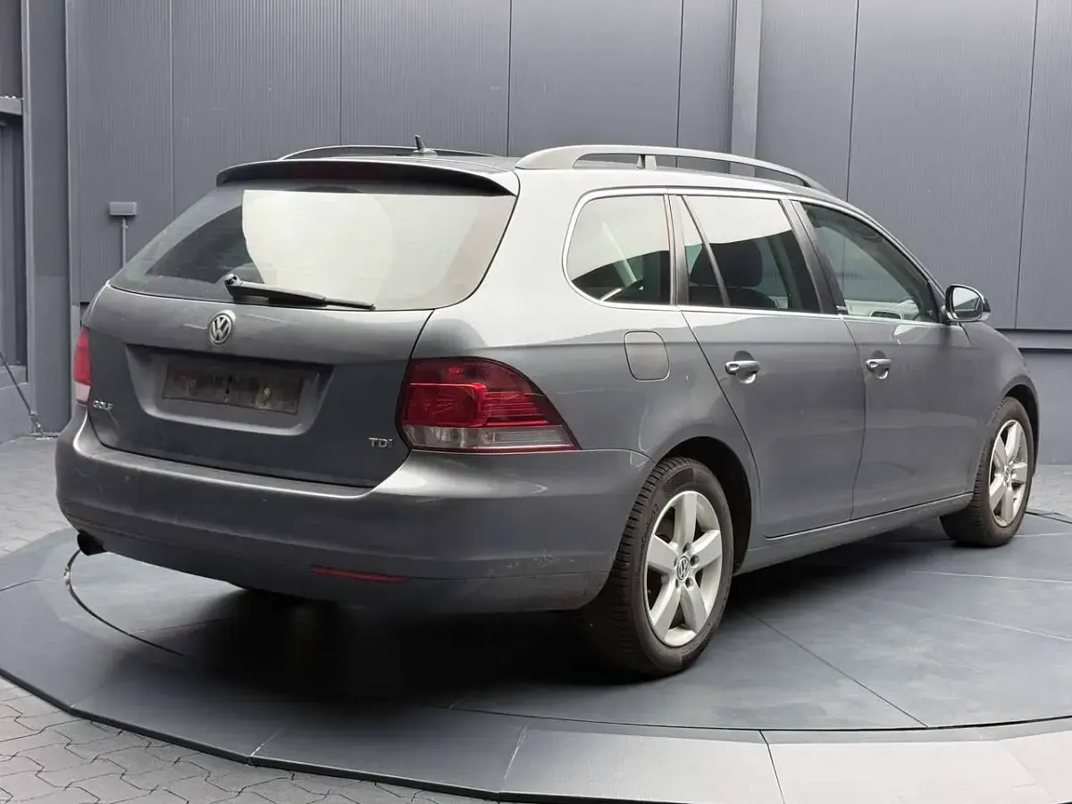 Gebraucht VW Golf VI Style 105 PS (77 kW) 2011 Platinum grey metallic Kombi