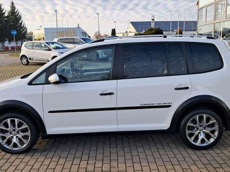 Gebraucht VW Touran Cross 140 PS (102 kW) 2015 Weiß Van / Kleinbus