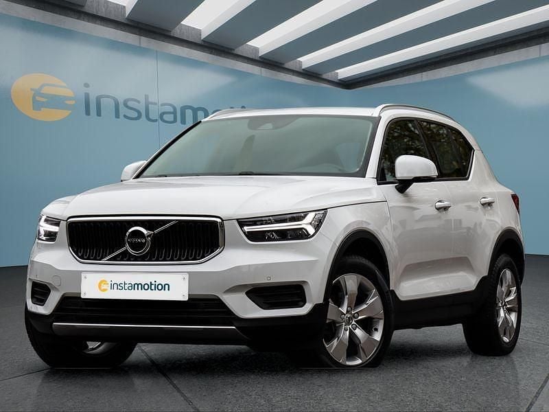 Weiß Gebraucht 2022 Volvo XC40 Momentum SUV | 29.199 € (Fairer Preis) - Bild 1/4