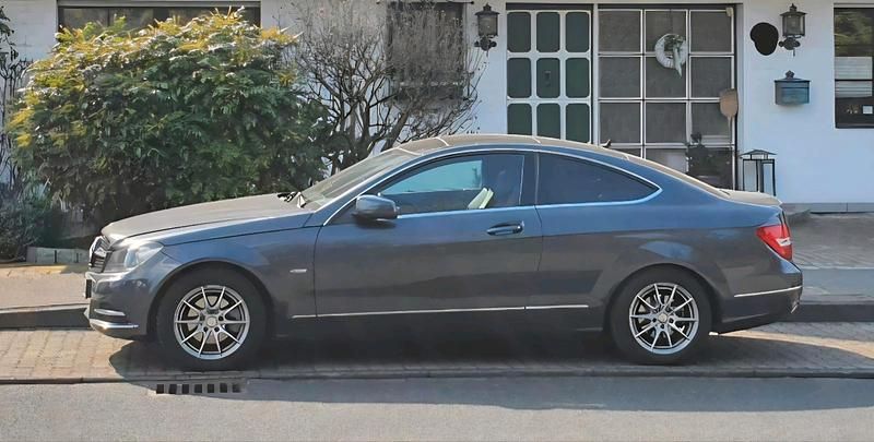 Gebraucht Mercedes C180 156 PS (114 kW) 2012 Andere farben Coupé