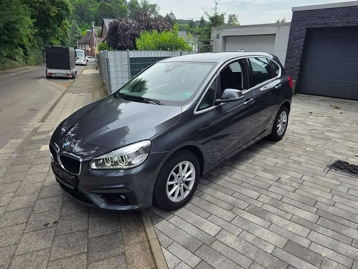 Gebraucht BMW 220 Advantage 192 PS (141 kW) 2017 Mineralgrau metallic Van / Kleinbus