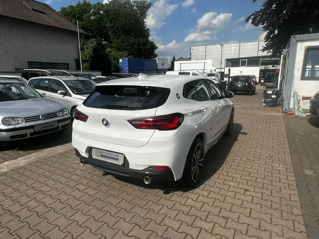 Gebraucht BMW X2 Sport Line 150 PS (110 kW) 2022 Alpinweiß SUV