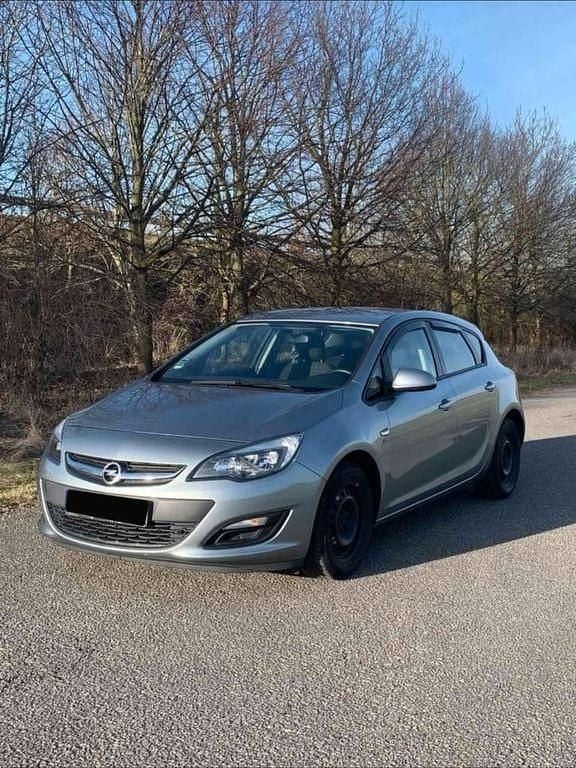 Silber Gebraucht 2013 Opel Astra Limousine | 4.950 € (Fairer Preis) - Bild 1/4