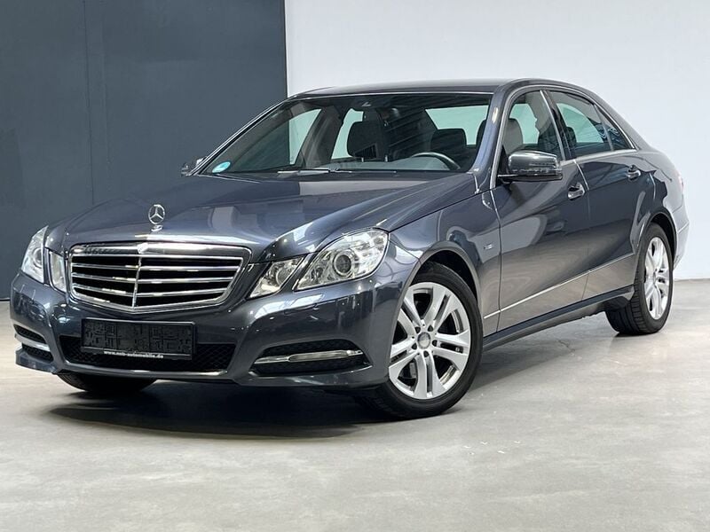 Grau Gebraucht 2010 Mercedes E220 Avantgarde Limousine | 12.500 € (Fairer Preis) - Bild 1/4