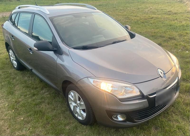 Grau Gebraucht 2013 Renault Mégane GrandTour Kombi | 4.000 € (Guter Preis) - Bild 1/4