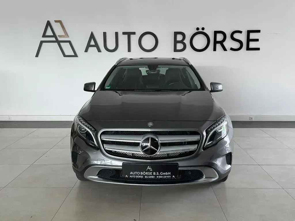Gebraucht Mercedes GLA200 136 PS (100 kW) 2015 Grau SUV