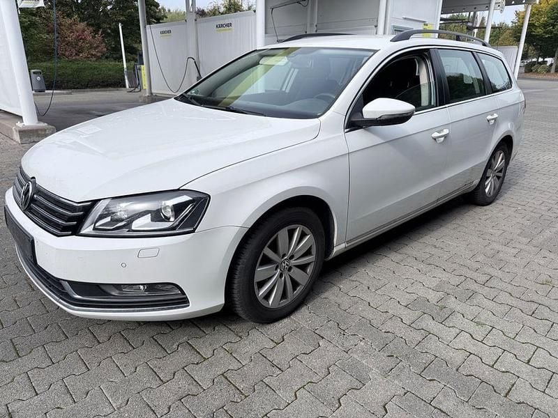 Gebraucht VW Passat Comfortline 140 PS (102 kW) 2012 Weiß Kombi