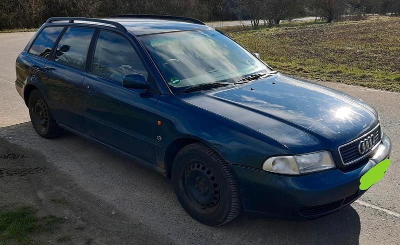 Grün Gebraucht 1996 Audi A4 Kombi | 300 € (Superpreis) - Bild 1/4