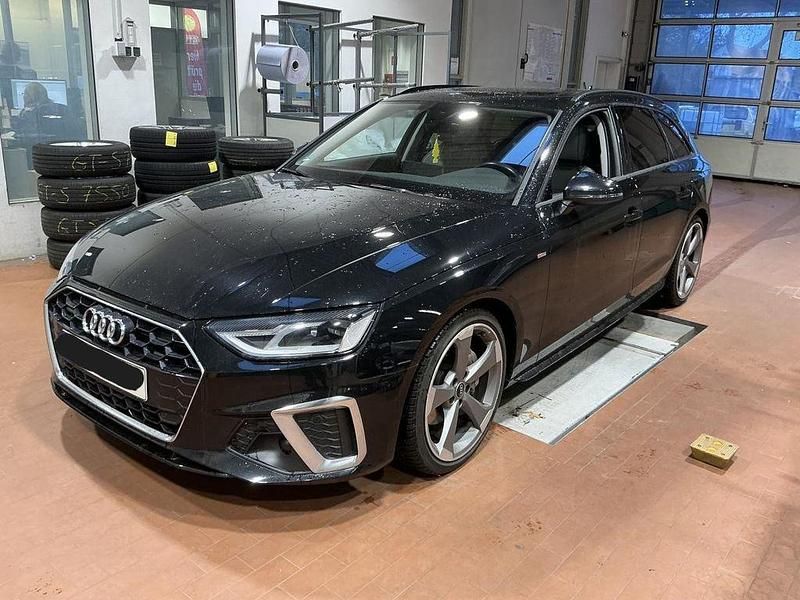 Gebraucht Audi A4 S-Line 204 PS (150 kW) 2022 Mythosschwarz Kombi