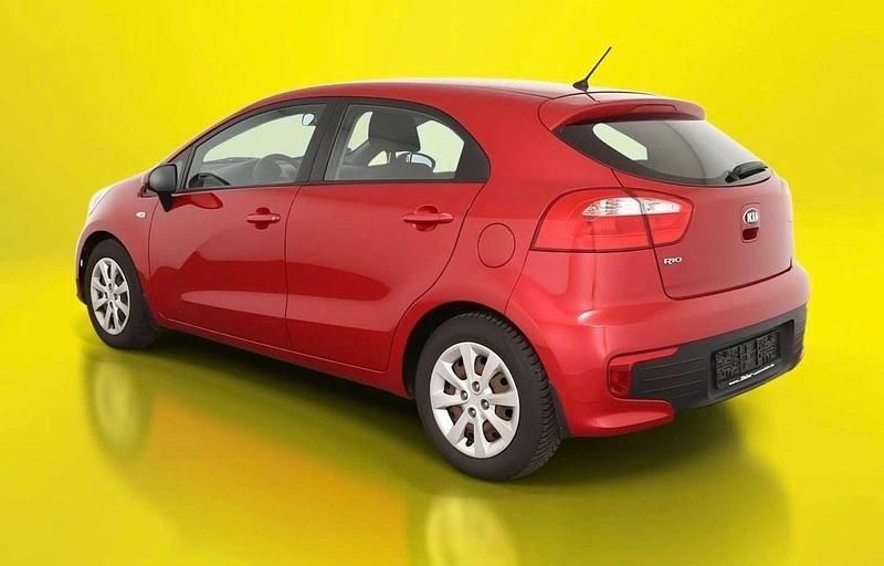 Gebraucht Kia Rio Attract 86 PS (63 kW) 2015 Rot Kleinwagen