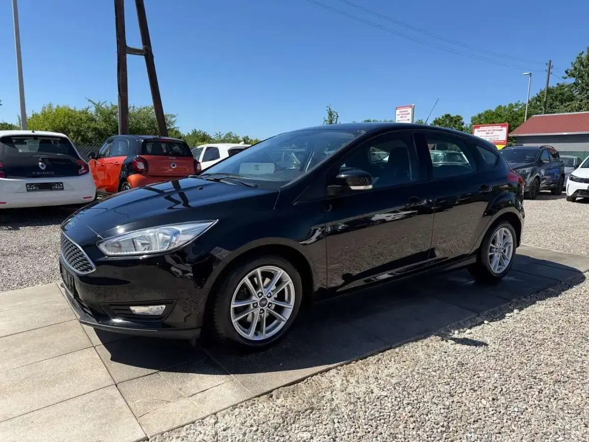 Gebraucht Ford Focus Business Edition 125 PS (91 kW) 2016 Shadow black Limousine
