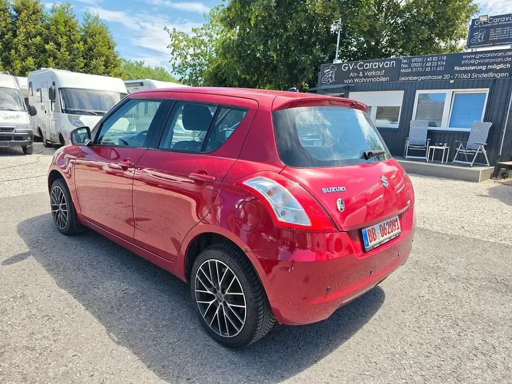 Gebraucht Suzuki Swift Club 94 PS (69 kW) 2012 Rot Kleinwagen