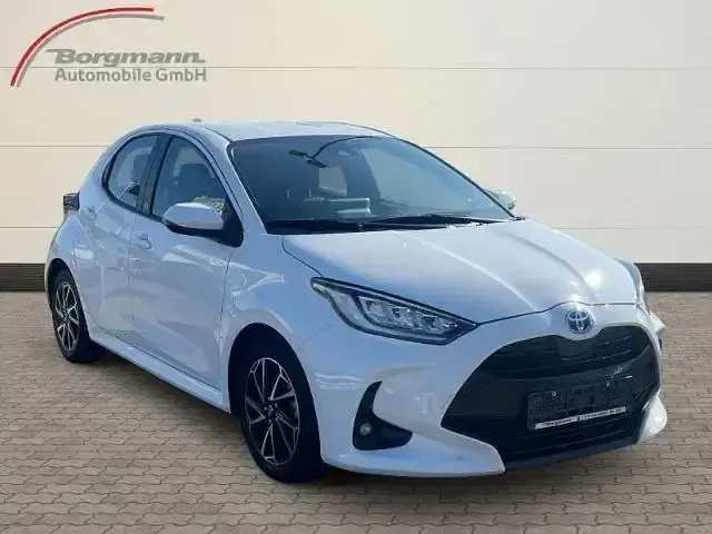 Gebraucht Toyota Yaris Team 116 PS (85 kW) 2022 Weiss Kleinwagen