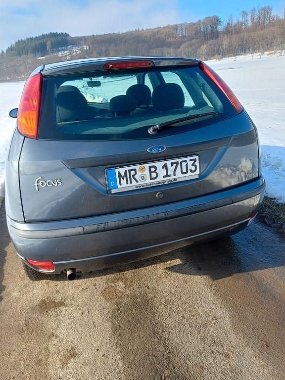 Grau Gebraucht 2004 Ford Focus Viva X Limousine | 870 € (Superpreis) - Bild 1/4