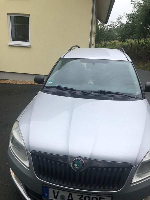 Silber Gebraucht 2012 Skoda Roomster Kombi | 4.300 € (Fairer Preis) - Bild 1/4