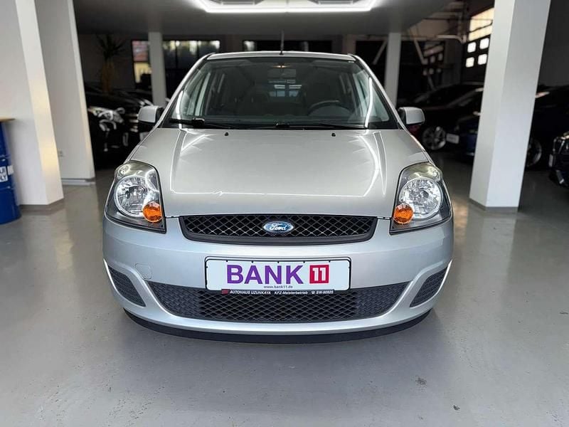 Gebraucht Ford Fiesta Style 80 PS (58 kW) 2008 Polarsilber metallic Kleinwagen