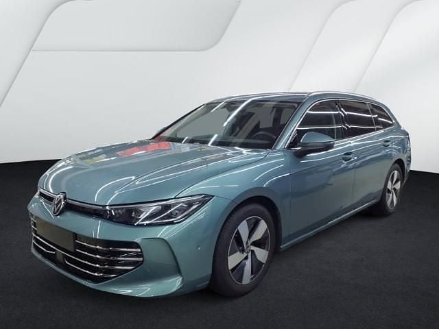 Gruen Gebraucht 2025 VW Passat Elegance Kombi | 37.876 € (Guter Preis) - Bild 1/4