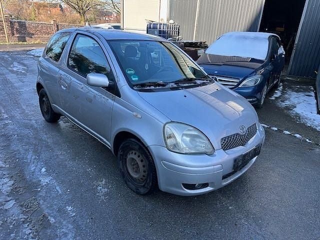 Silber Gebraucht 2005 Toyota Yaris Edition Kleinwagen | 999 € (Superpreis) - Bild 1/3