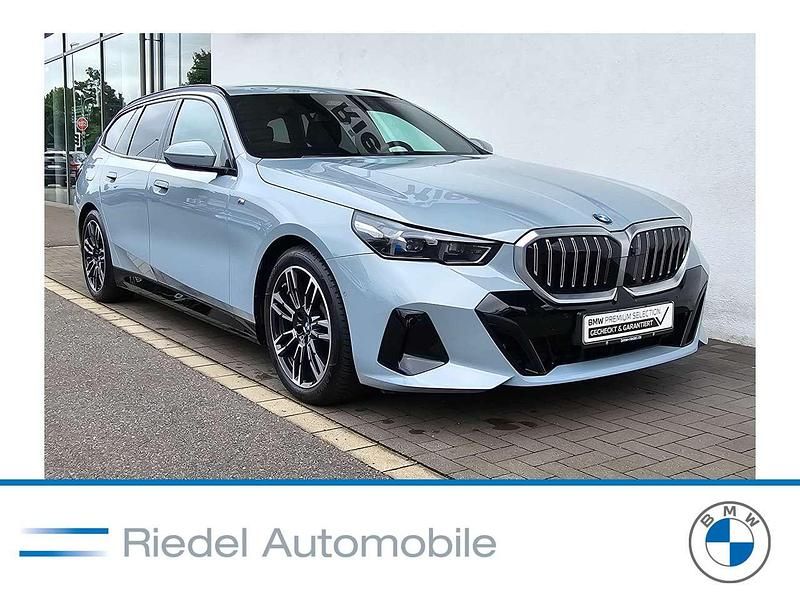 M brooklyn grau metallic Gebraucht 2024 BMW 520 M Sport Kombi | 49.990 € (Guter Preis) - Bild 1/3