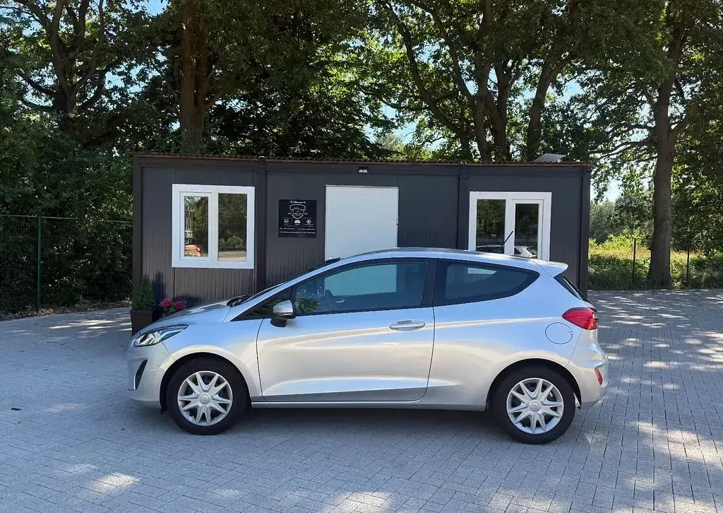 Gebraucht Ford Fiesta Cool & Connect 71 PS (52 kW) 2018 Silber Kleinwagen