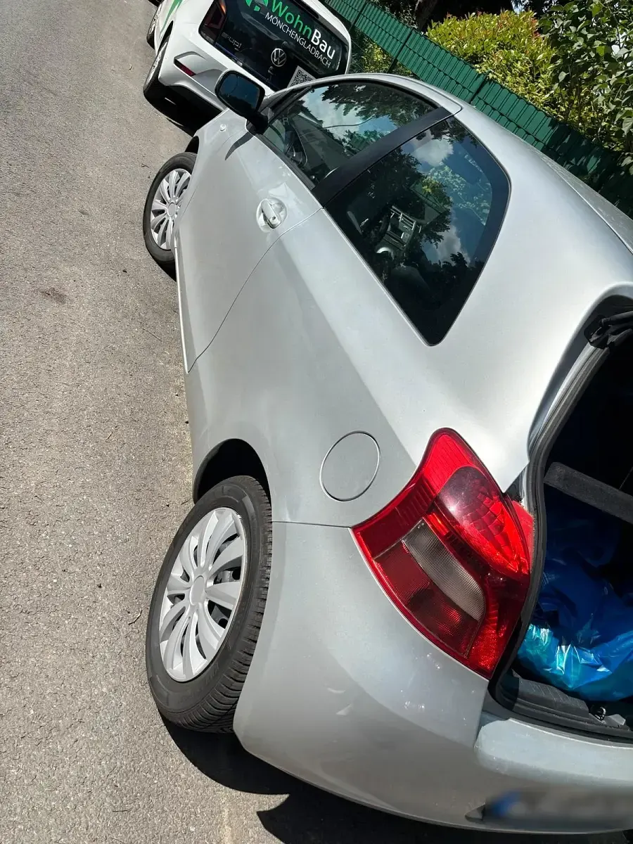 Gebraucht Toyota Yaris 68 PS (50 kW) 2007 Silber Kleinwagen