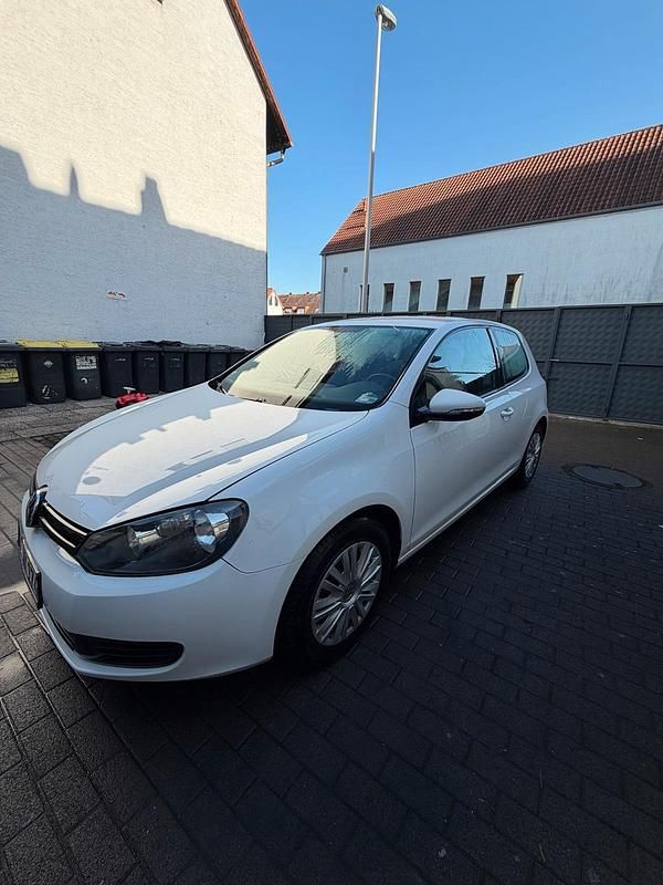 Gebraucht VW Golf VI 86 PS (63 kW) 2011 Weiß Kleinwagen