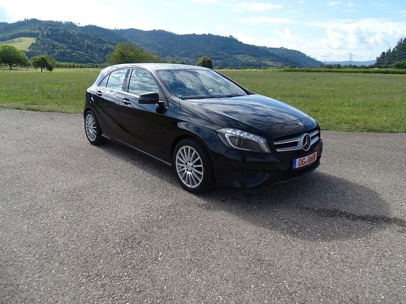 Schwarz Gebraucht 2014 Mercedes A200 Kleinwagen | 6.999 € (Superpreis) - Bild 1/4