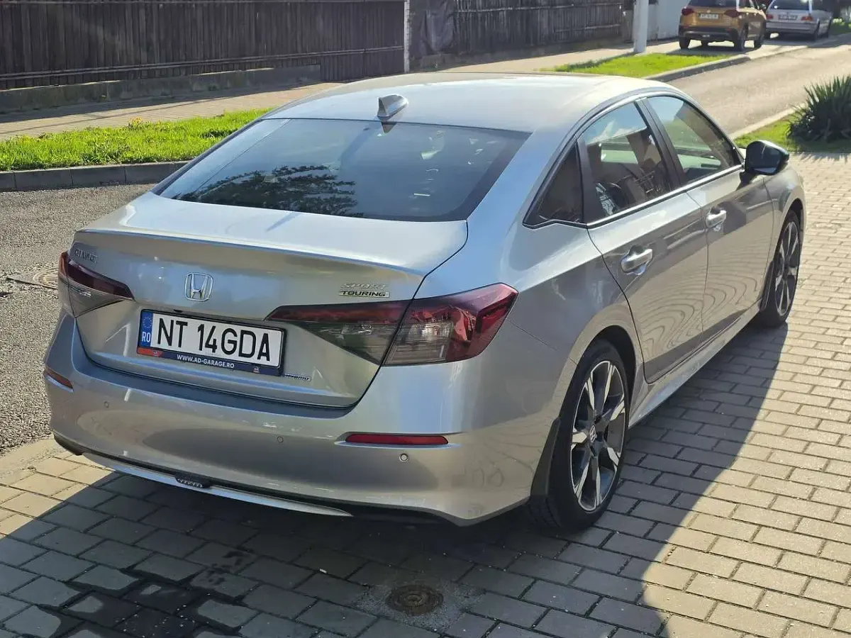 Gebraucht Honda Civic Hybrid 184 PS (135 kW) 2025 Silber Limousine