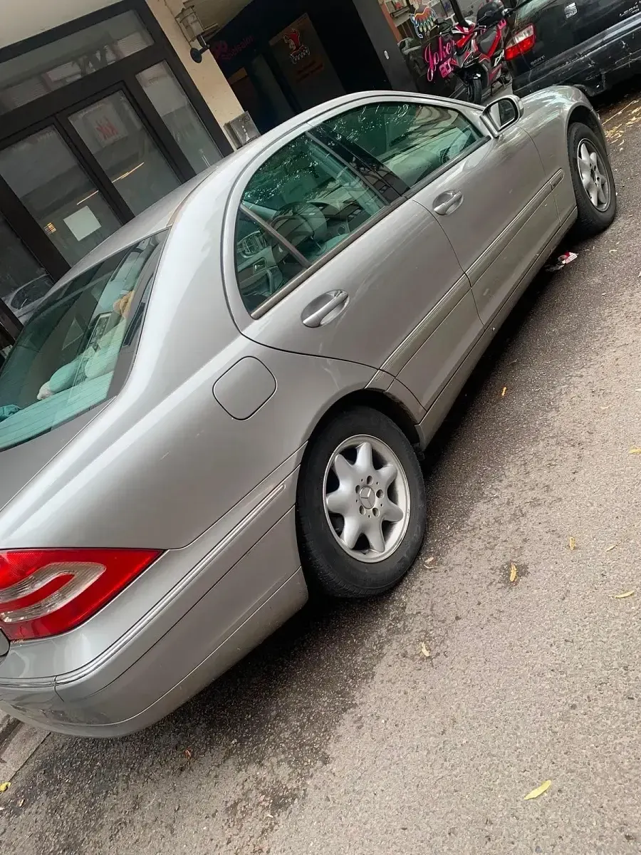 Gebraucht Mercedes C220 143 PS (105 kW) 2003 Silber Limousine