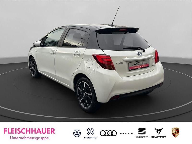 Gebraucht Toyota Yaris Hybrid Style 75 PS (55 kW) 2016 Weiss Kleinwagen