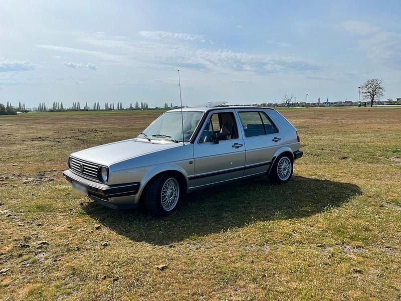 Second-hand VW Golf II 75 CP (55 kW) 1987 Hatchback