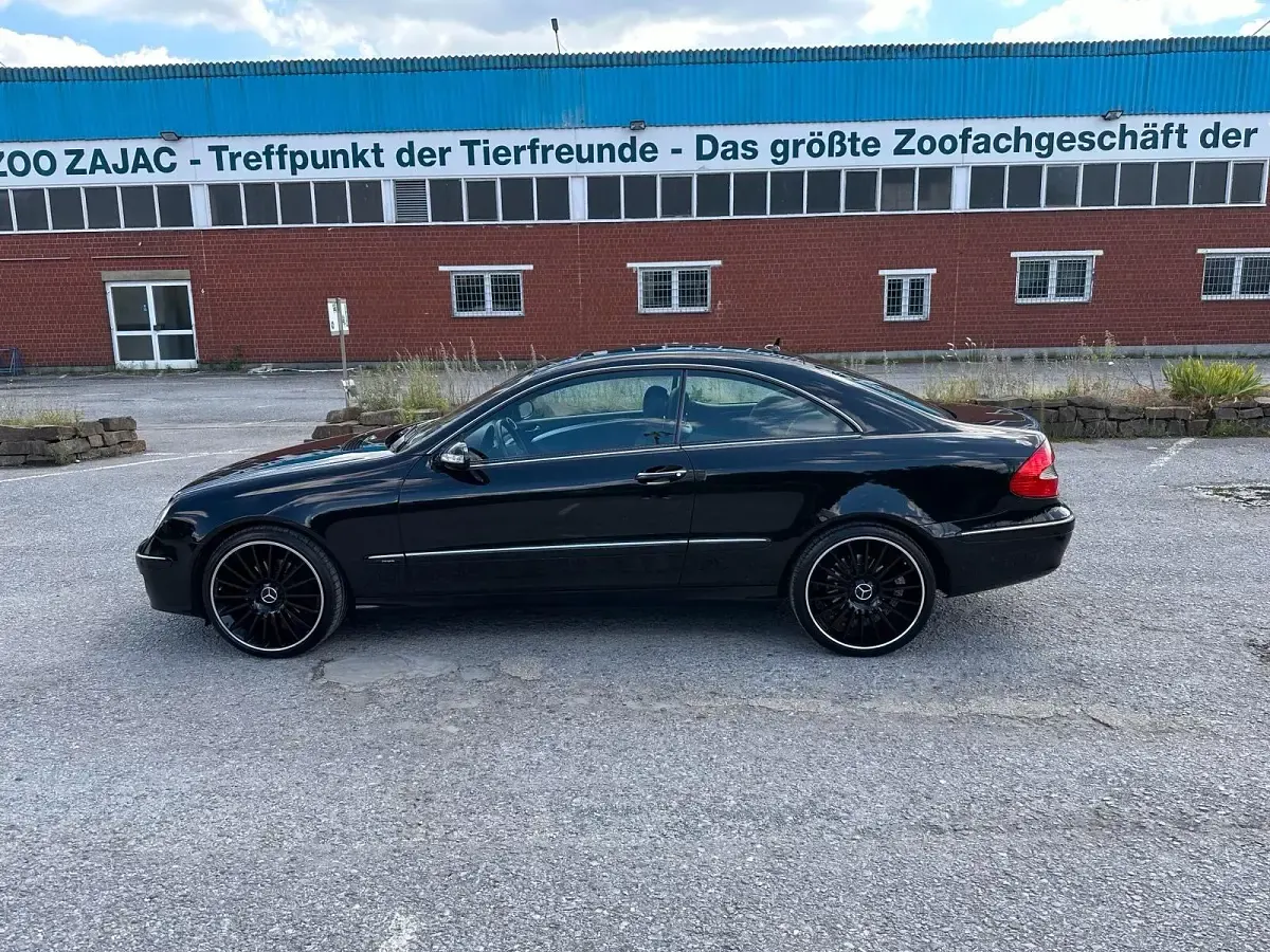 Gebraucht Mercedes CLK200 184 PS (135 kW) 2009 Schwarz Coupé