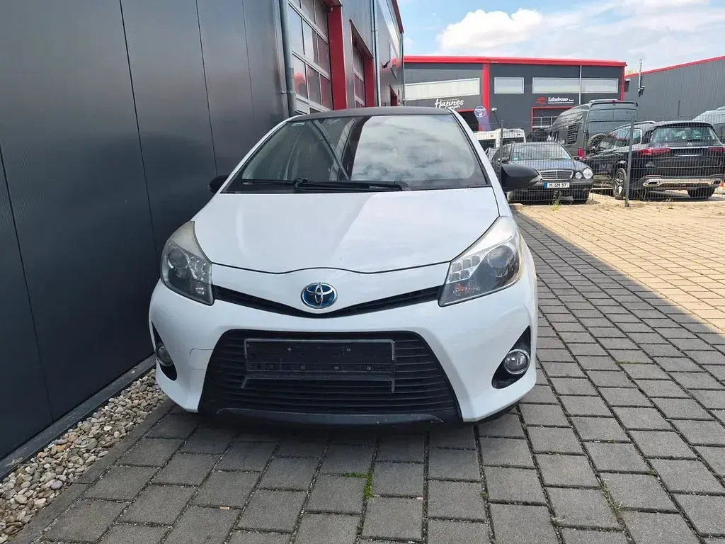 Gebraucht Toyota Yaris Hybrid Edition 75 PS (55 kW) 2014 Weiß Limousine