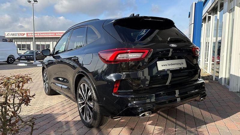 Gebraucht Ford Kuga ST-Line X 186 PS (136 kW) 2025 Schwarz SUV