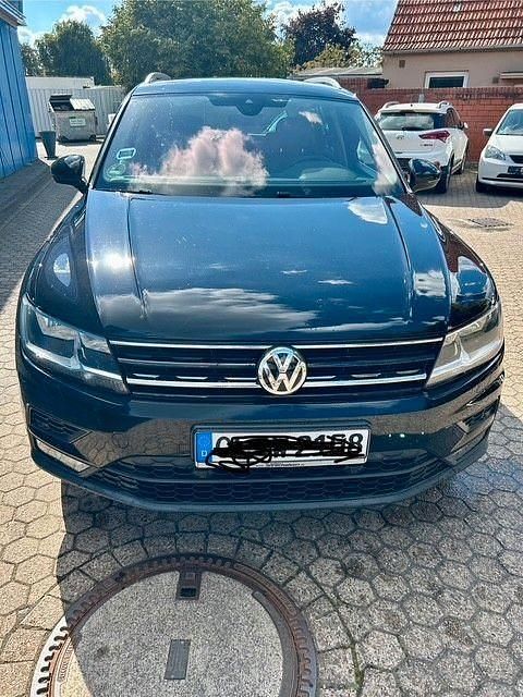 Schwarz Gebraucht 2017 VW Tiguan Sound SUV | 19.100 € (Guter Preis) - Bild 1/4