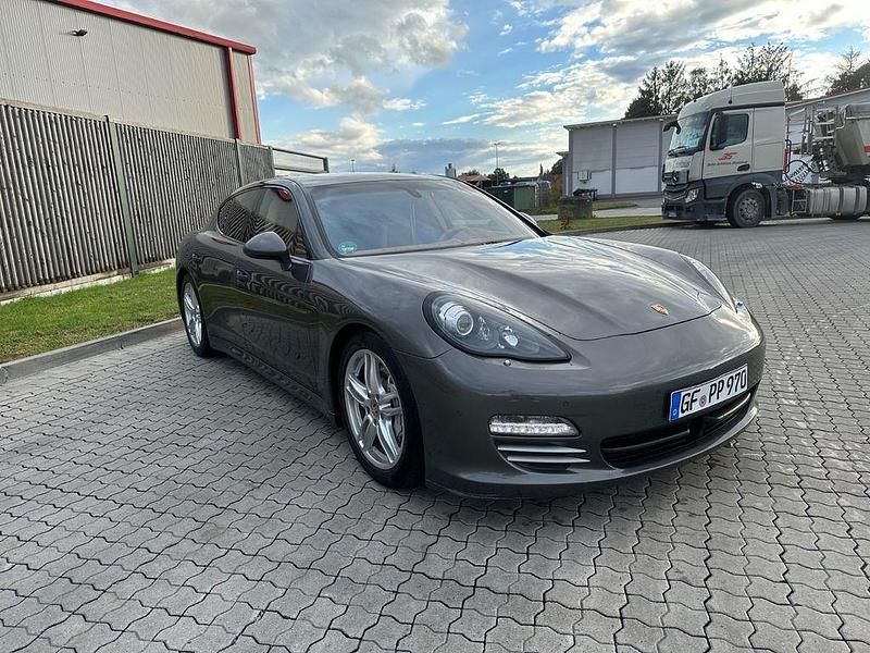 Gebraucht Porsche Panamera 400 PS (294 kW) 2013 Grau Kleinwagen